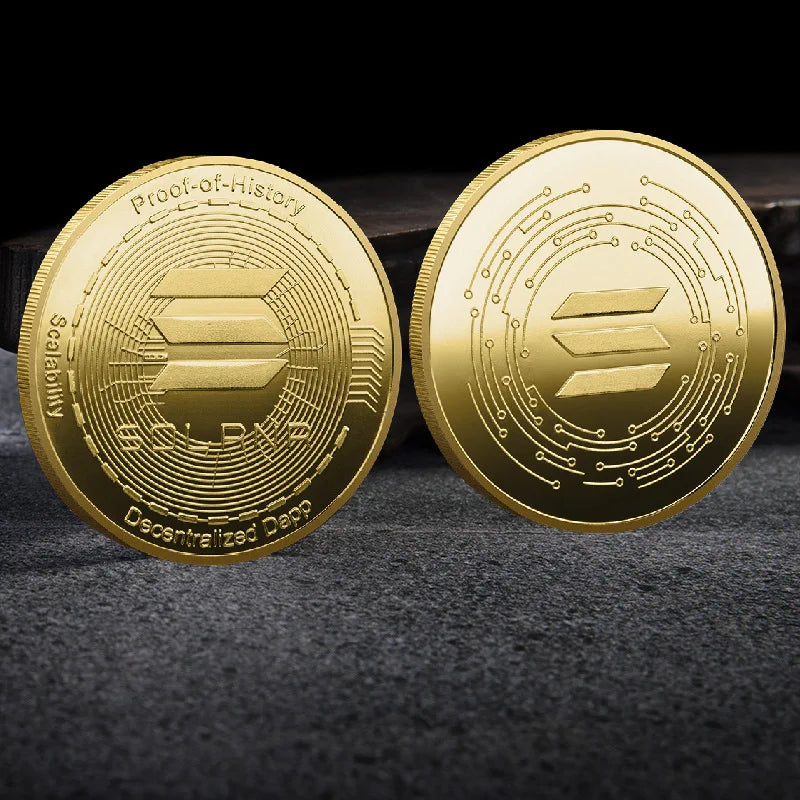 Colección de monedas criptográficas físicas de metal con estuche de plástico.
