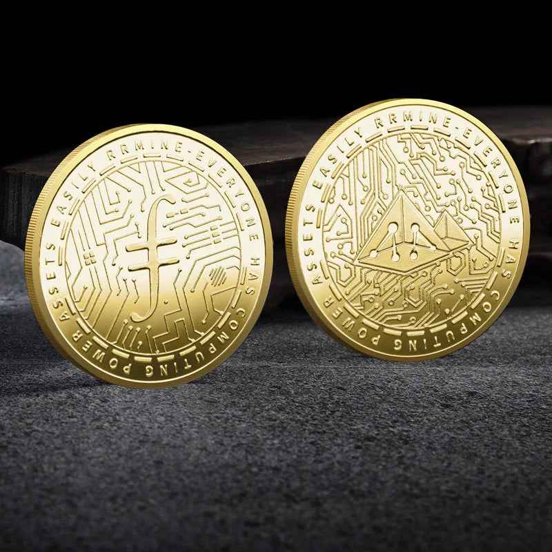 Colección de monedas criptográficas físicas de metal con estuche de plástico.