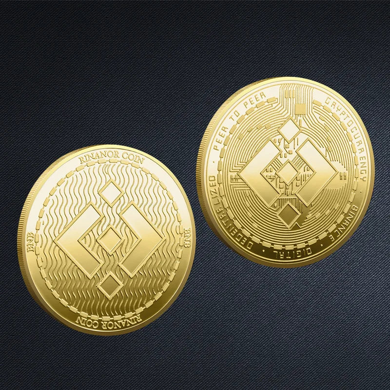 Colección de monedas criptográficas físicas de metal con estuche de plástico.