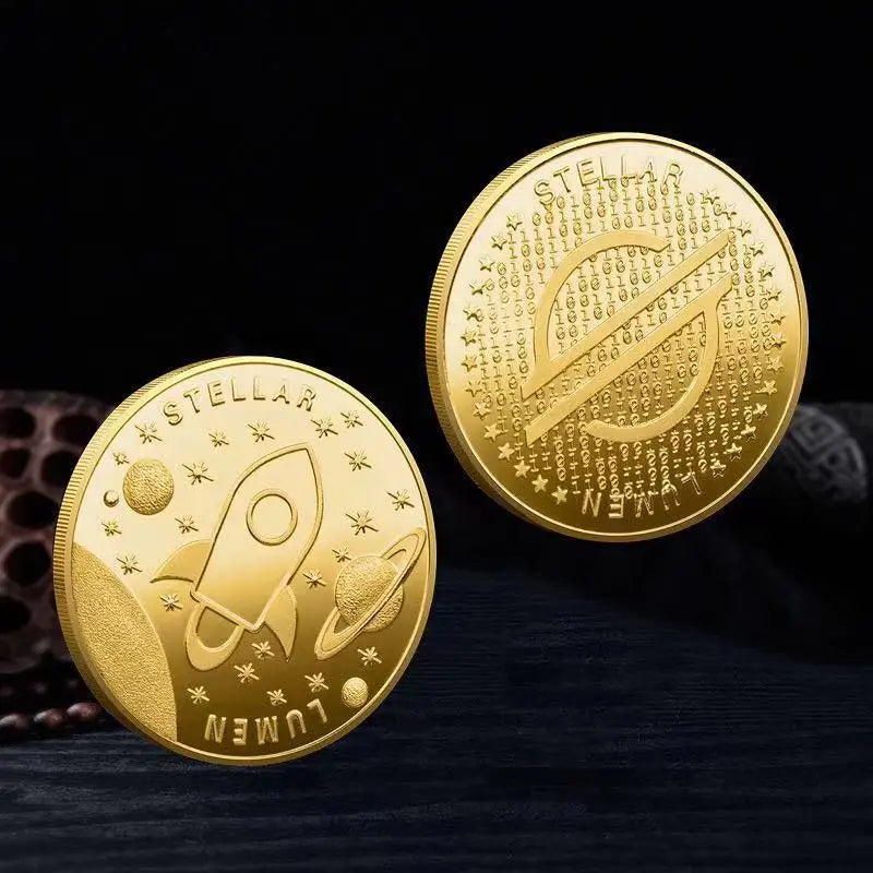 Colección de monedas criptográficas físicas de metal con estuche de plástico.