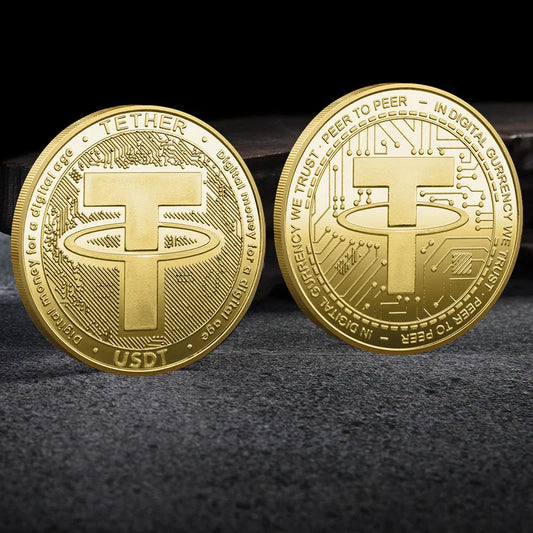 Colección de monedas criptográficas físicas de metal con estuche de plástico.